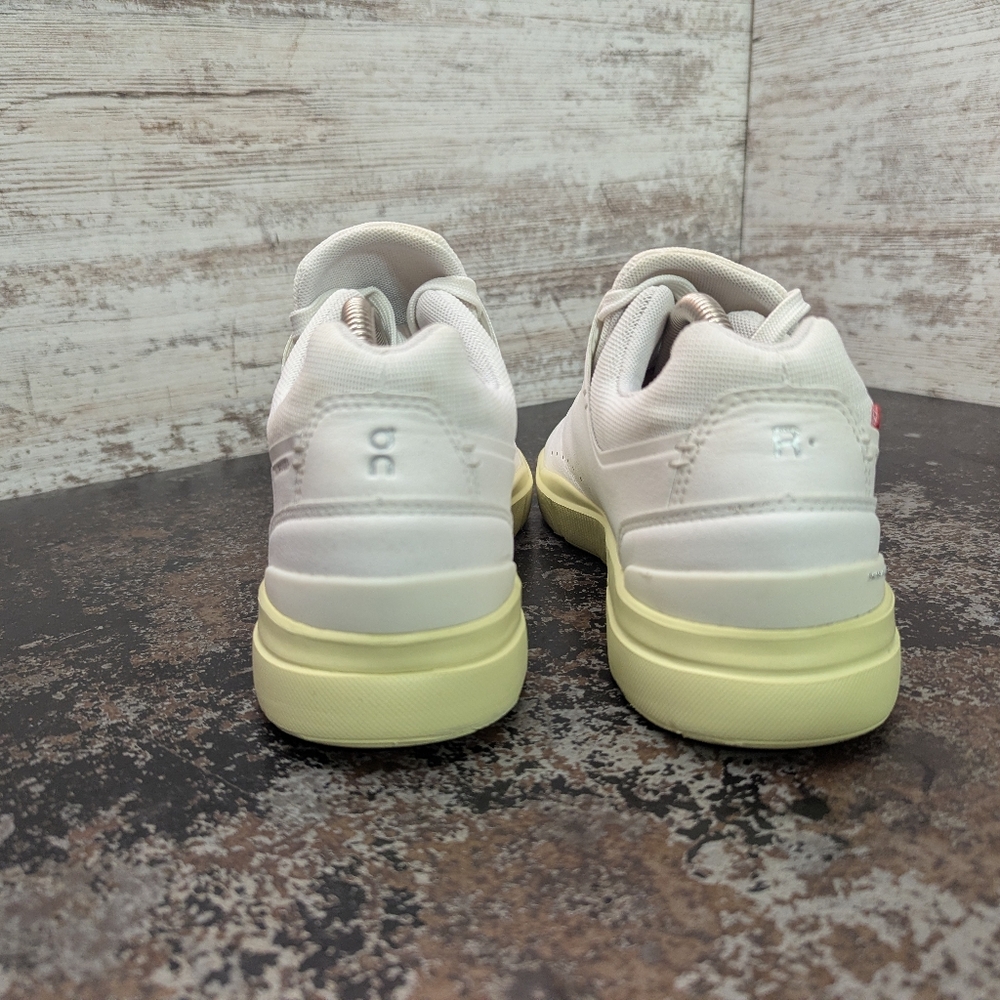 Womens On The Roger Athletic Shoes Sz 8.5 White Leather Used  - Picture 6 of 11